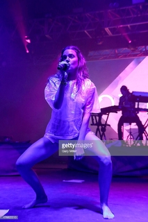 Tove Lo feet photo thumbnail