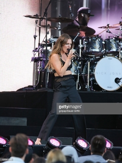 Tove Lo feet photo thumbnail