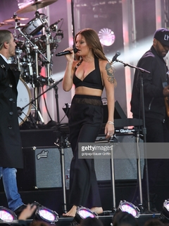 Tove Lo feet photo thumbnail
