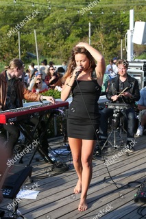 Tove Lo feet photo thumbnail
