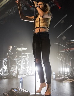 Tove Lo feet photo thumbnail