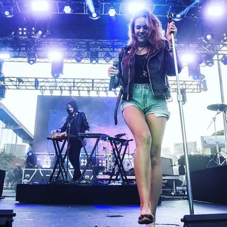 Tove Lo feet photo thumbnail
