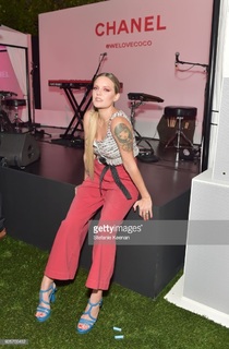 Tove Lo feet photo thumbnail