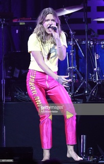 Tove Lo feet photo thumbnail