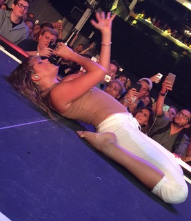 Tove Lo feet photo thumbnail