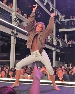 Tove Lo feet photo thumbnail