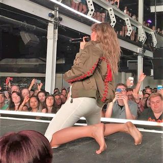 Tove Lo feet photo thumbnail