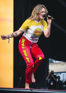Tove Lo feet photo thumbnail