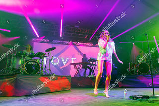 Tove Lo feet photo thumbnail