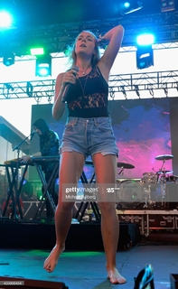 Tove Lo feet photo thumbnail