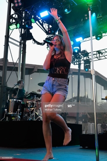 Tove Lo feet photo thumbnail