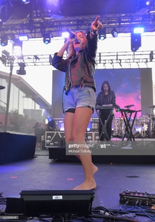 Tove Lo feet photo thumbnail