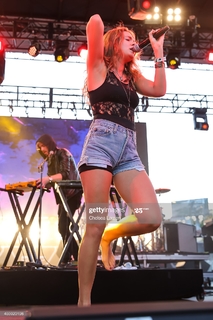Tove Lo feet photo thumbnail