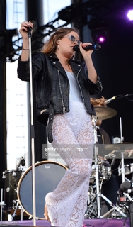 Tove Lo feet photo thumbnail