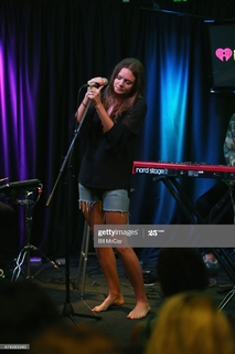 Tove Lo feet photo thumbnail