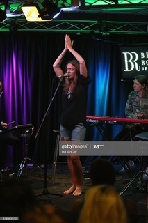 Tove Lo feet photo thumbnail