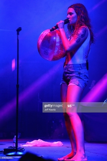 Tove Lo feet photo thumbnail