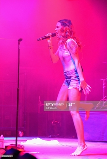 Tove Lo feet photo thumbnail