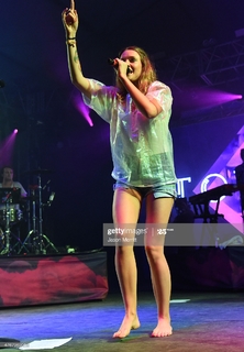 Tove Lo feet photo thumbnail