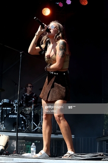 Tove Lo feet photo thumbnail