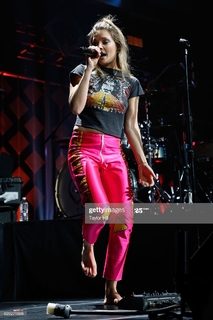 Tove Lo feet photo thumbnail