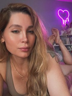 Trace Lysette feet photo 1