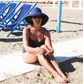 Tracee Ellis Ross feet photo thumbnail