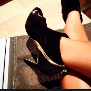 Tracee Ellis Ross feet photo thumbnail