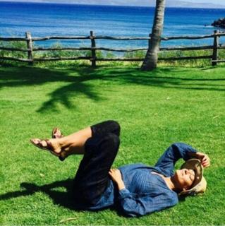 Tracee Ellis Ross feet photo thumbnail