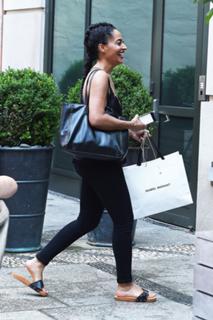 Tracee Ellis Ross feet photo thumbnail