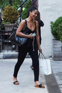 Tracee Ellis Ross feet photo thumbnail