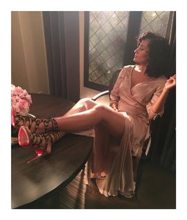 Tracee Ellis Ross feet photo thumbnail