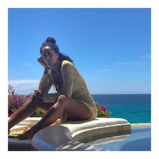 Tracee Ellis Ross feet photo thumbnail