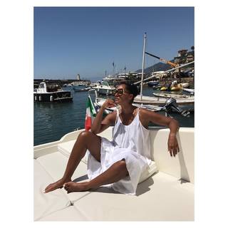 Tracee Ellis Ross feet photo thumbnail