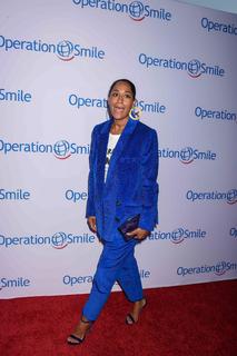 Tracee Ellis Ross feet photo thumbnail