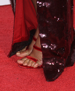 Tracee Ellis Ross feet photo thumbnail