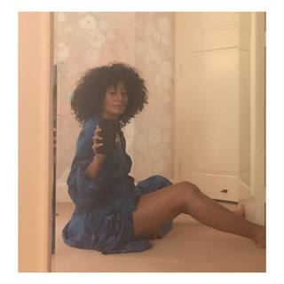 Tracee Ellis Ross feet photo thumbnail