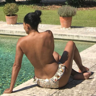Tracee Ellis Ross feet photo thumbnail
