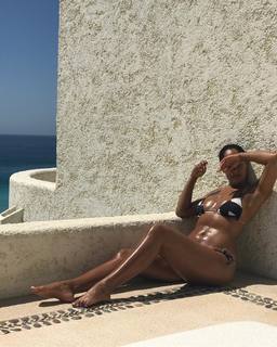 Tracee Ellis Ross feet photo thumbnail