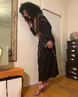 Tracee Ellis Ross feet photo thumbnail