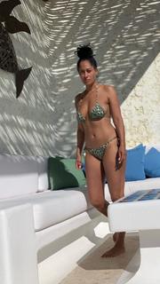 Tracee Ellis Ross feet photo thumbnail