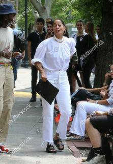 Tracee Ellis Ross feet photo thumbnail