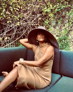 Tracee Ellis Ross feet photo thumbnail