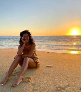 Tracee Ellis Ross feet photo thumbnail
