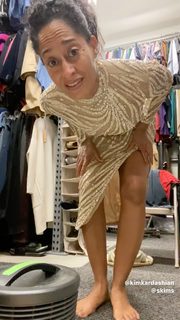 Tracee Ellis Ross feet photo thumbnail