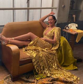 Tracee Ellis Ross feet photo thumbnail