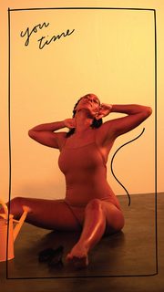 Tracee Ellis Ross feet photo thumbnail