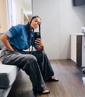Tracee Ellis Ross feet photo thumbnail