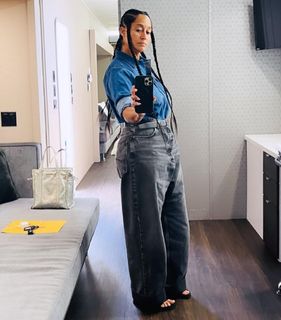 Tracee Ellis Ross feet photo thumbnail