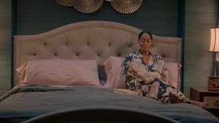 Tracee Ellis Ross feet photo thumbnail